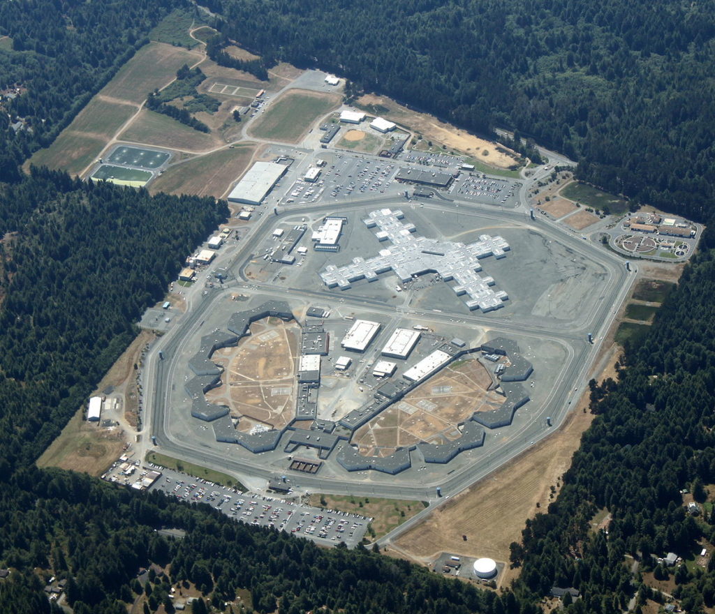1191px-Aerial_shot_of_Pelican_Bay_State_Prison,_taken_27-July-2009